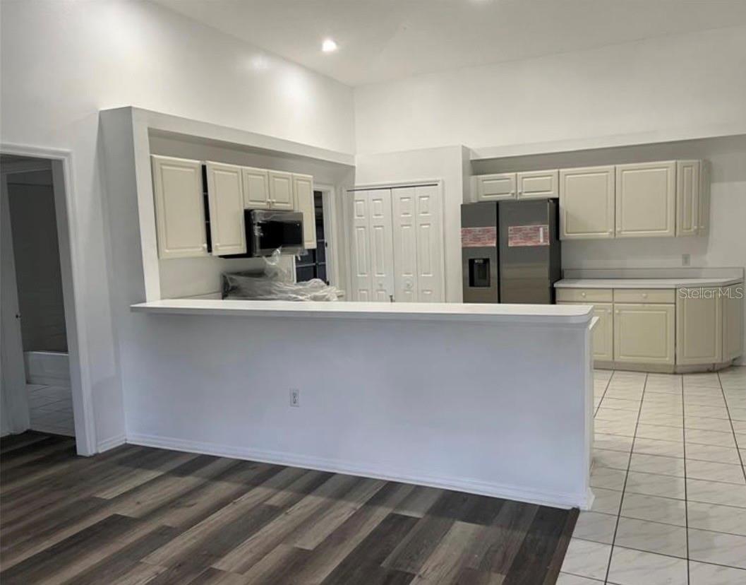 Image 2 of 10 For 3335 La Salle Avenue