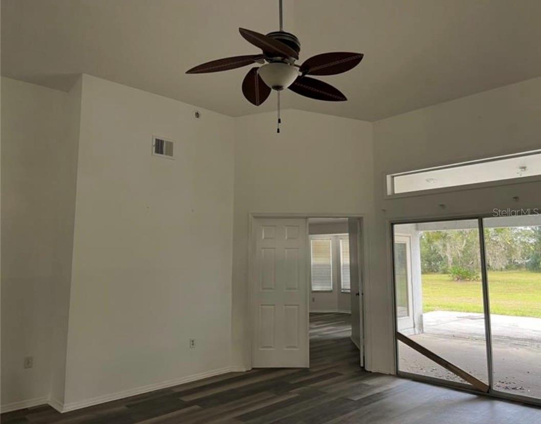 Image 3 of 10 For 3335 La Salle Avenue