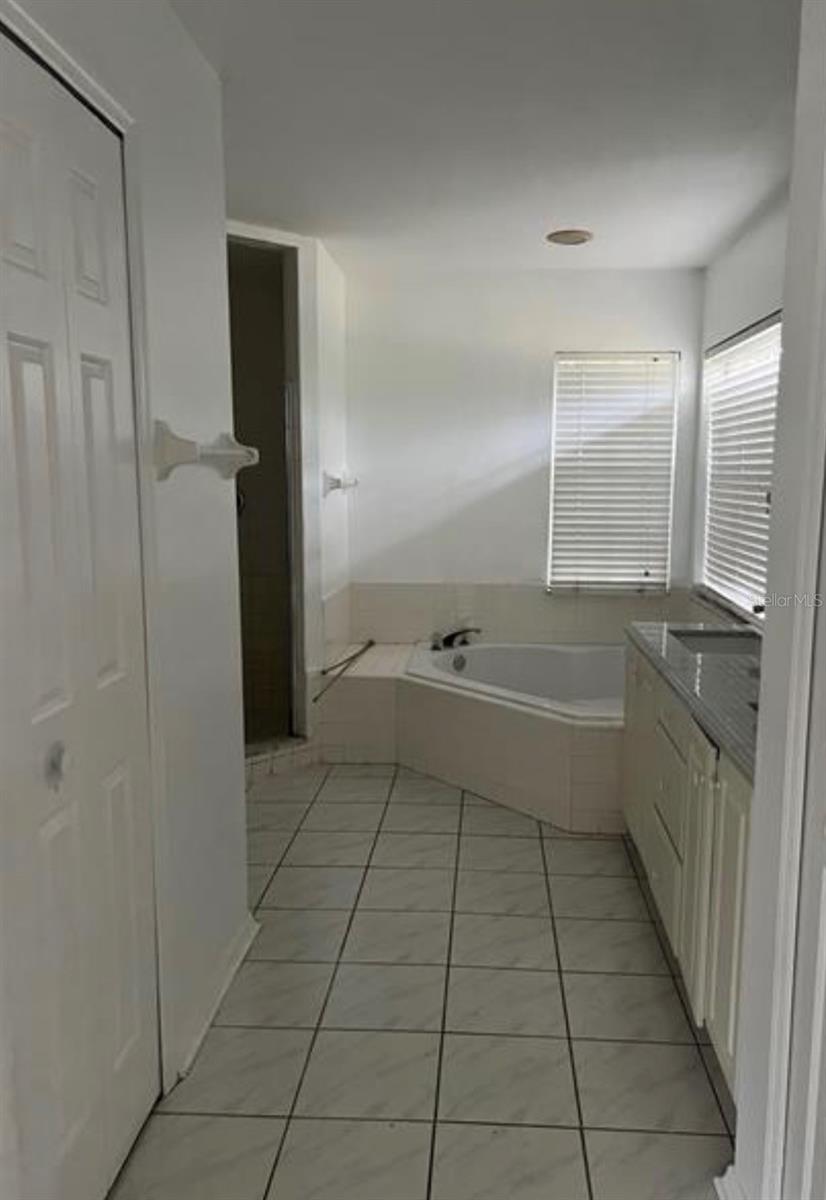 Image 5 of 10 For 3335 La Salle Avenue