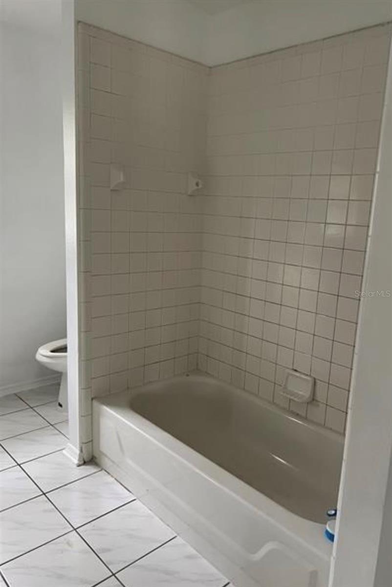 Image 8 of 10 For 3335 La Salle Avenue