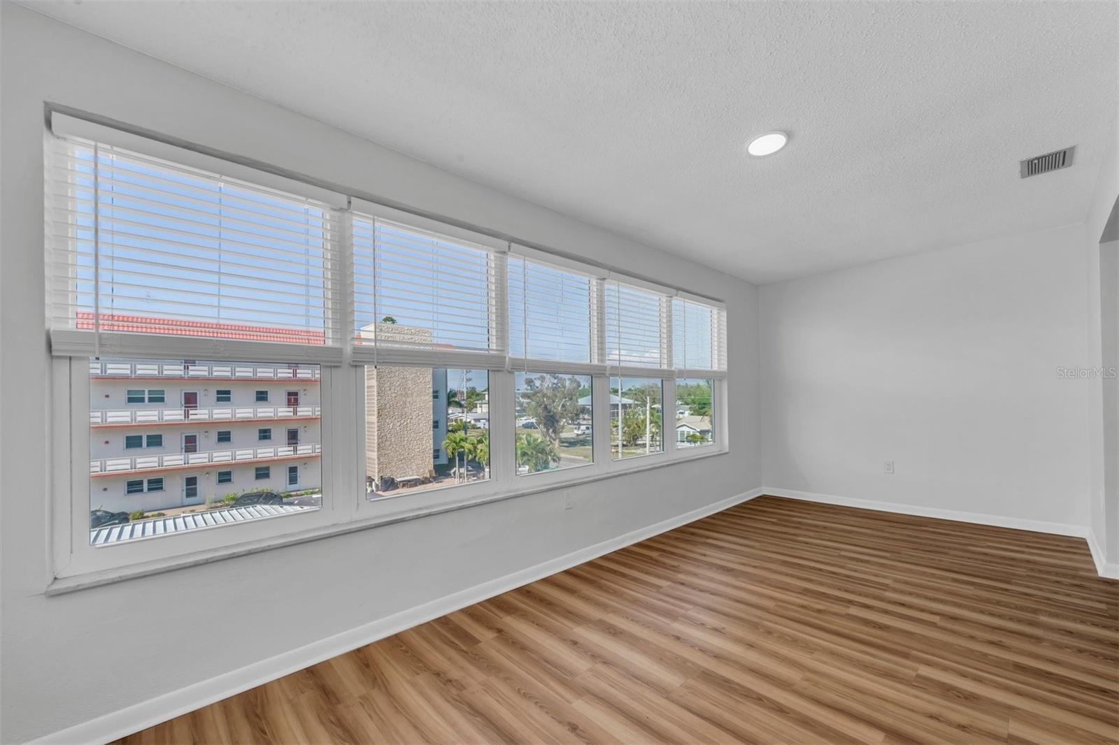 Image 11 of 43 For 3128 59th Street S 303