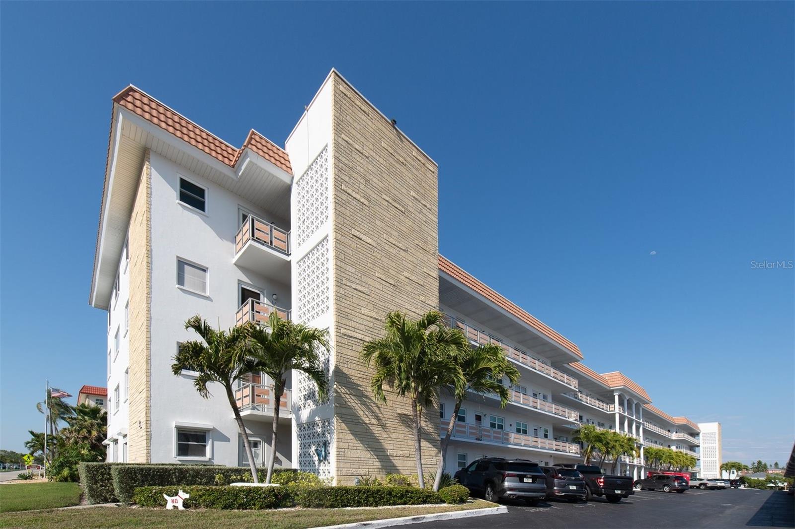 Image 27 of 43 For 3128 59th Street S 303