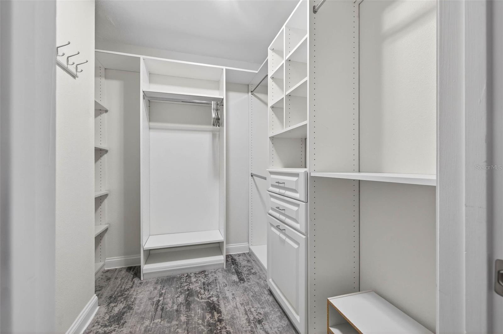 Image 13 of 26 For 922 Shore Drive Ne