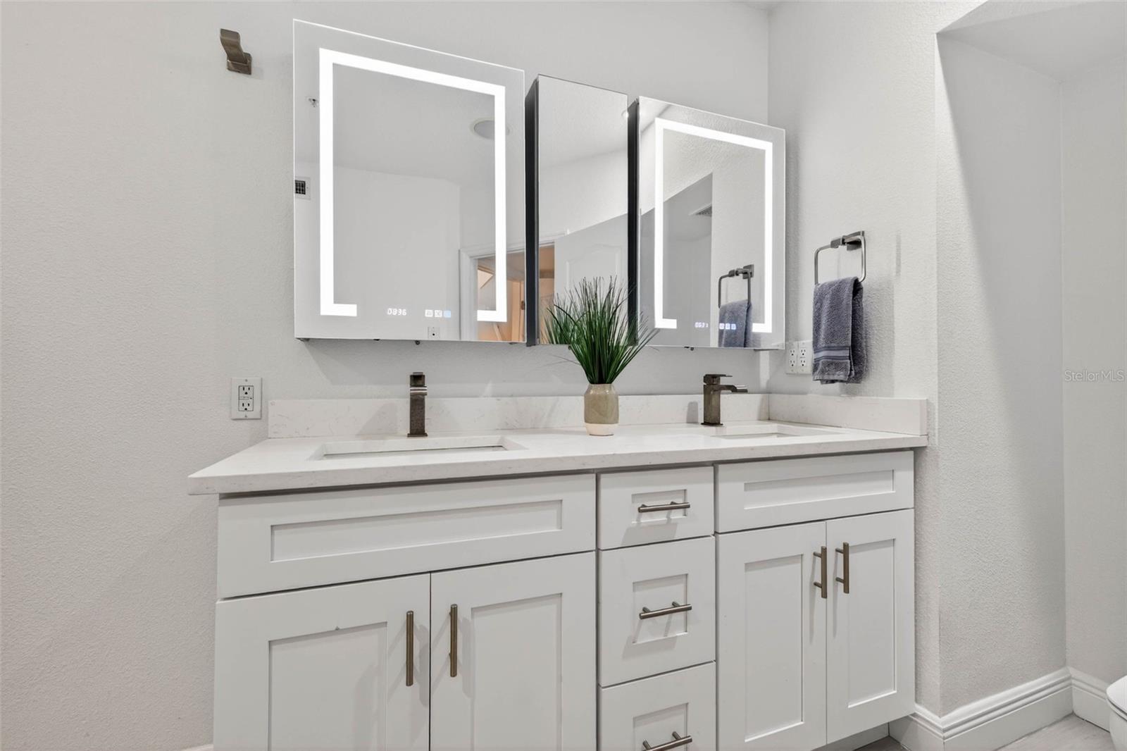 Image 14 of 26 For 922 Shore Drive Ne