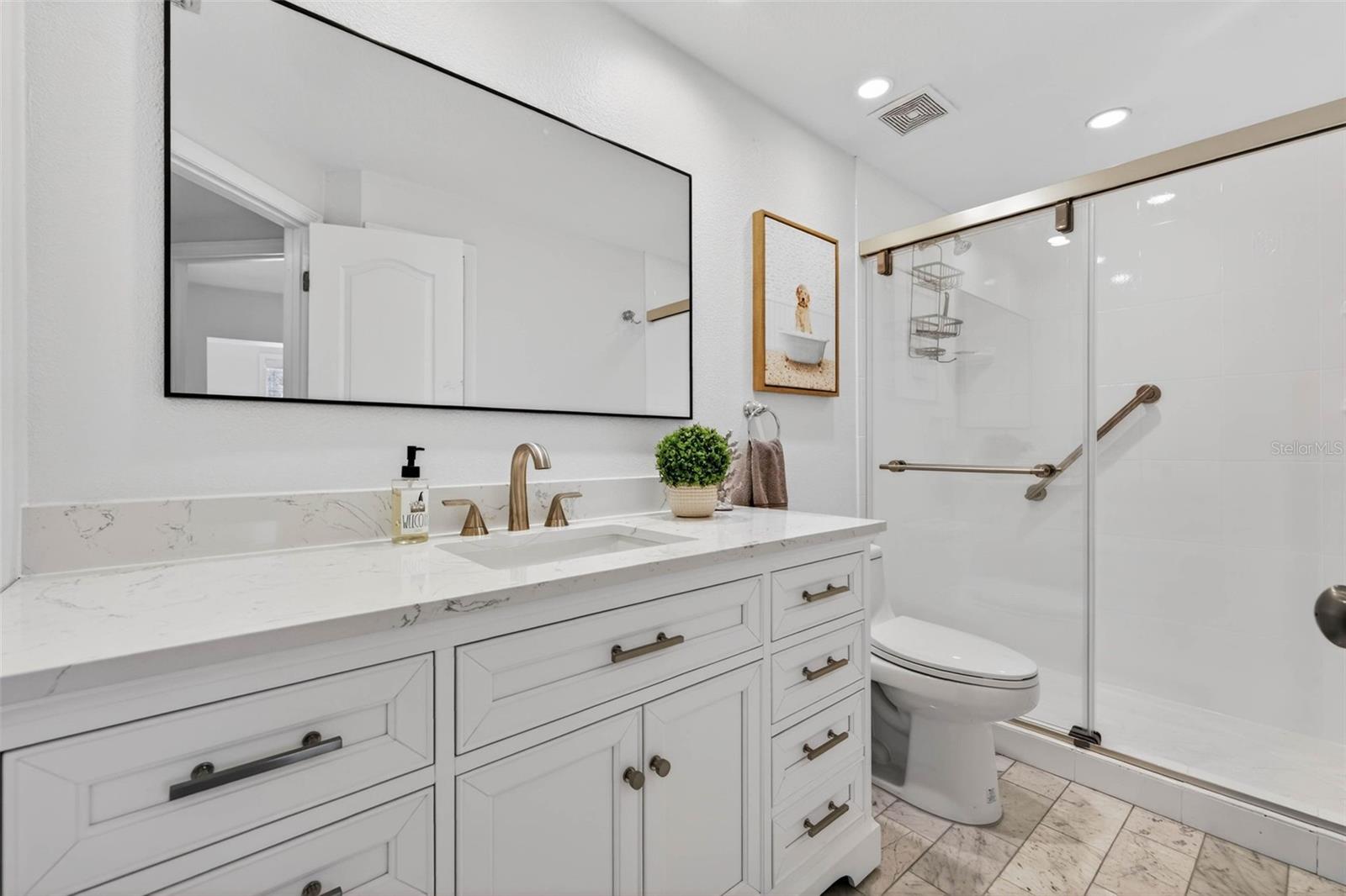 Image 18 of 26 For 922 Shore Drive Ne