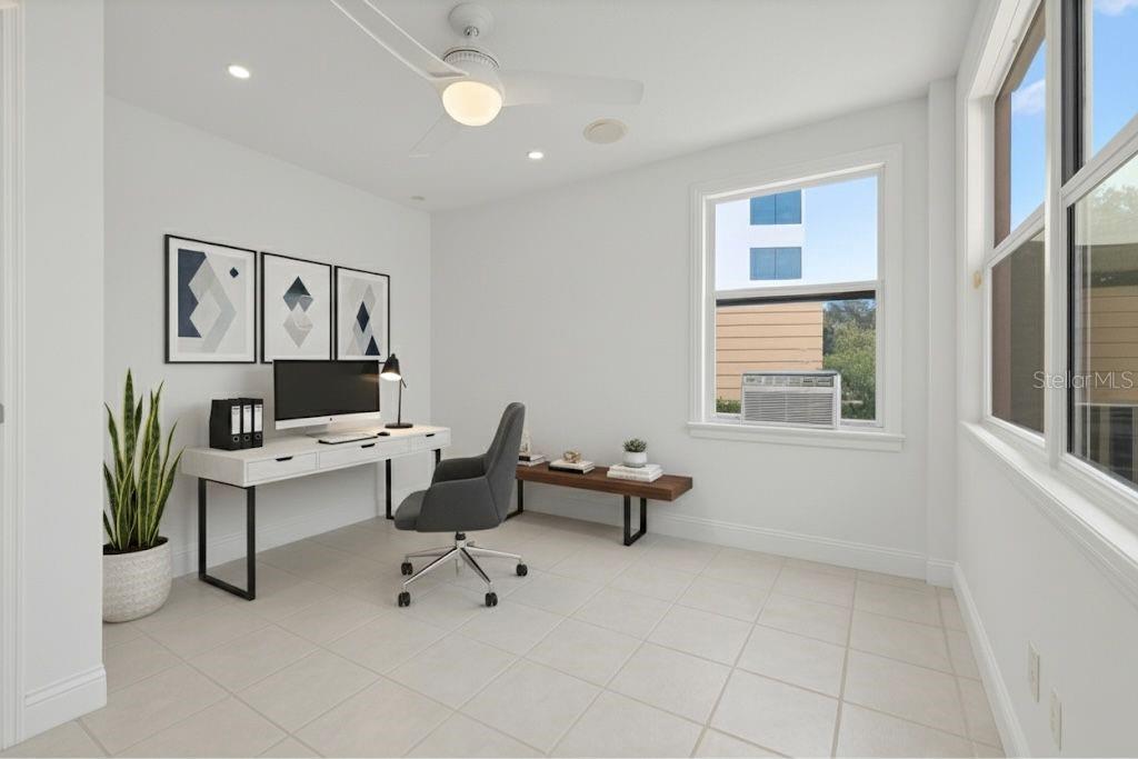 Image 20 of 26 For 922 Shore Drive Ne