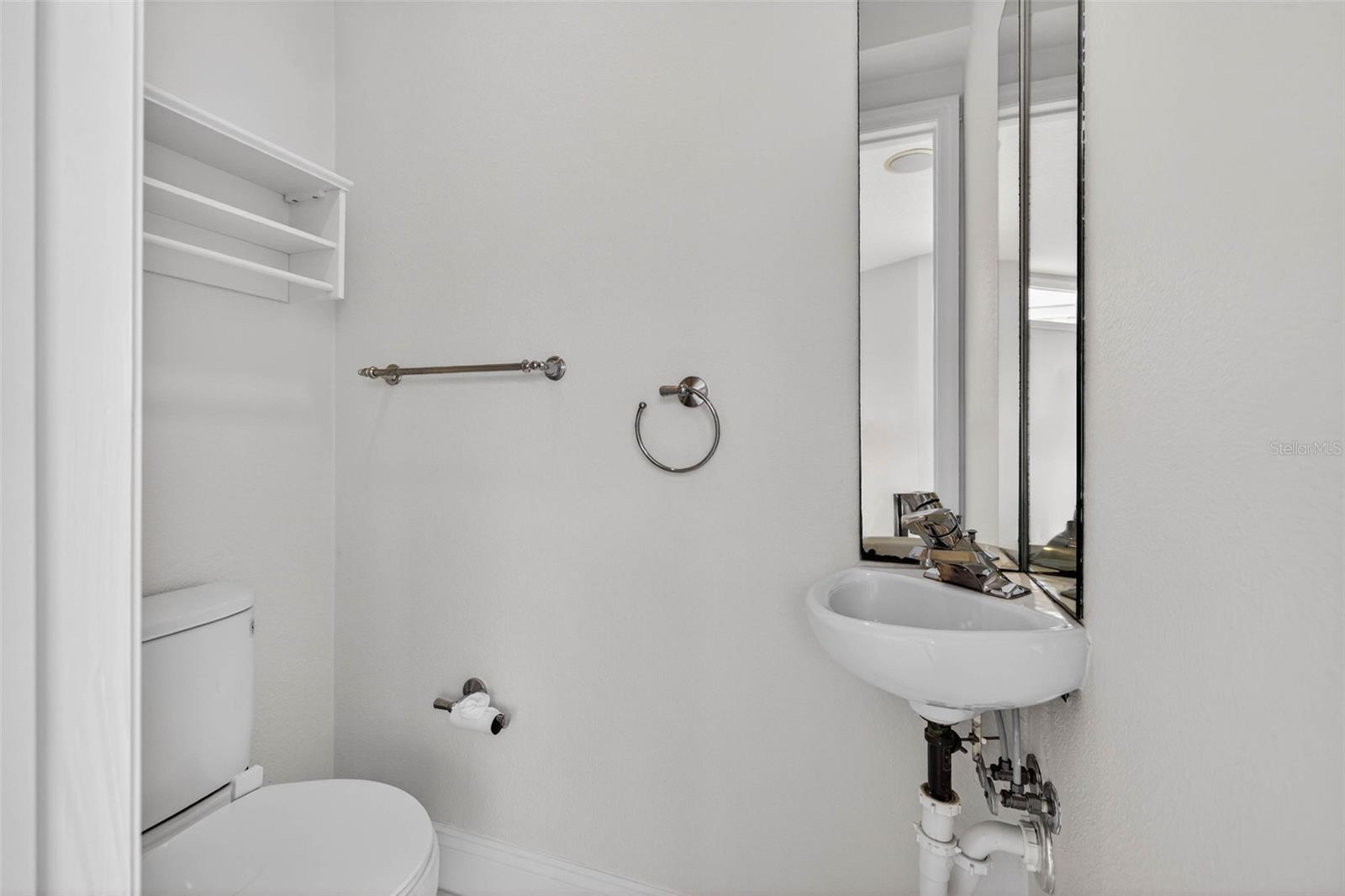 Image 21 of 26 For 922 Shore Drive Ne