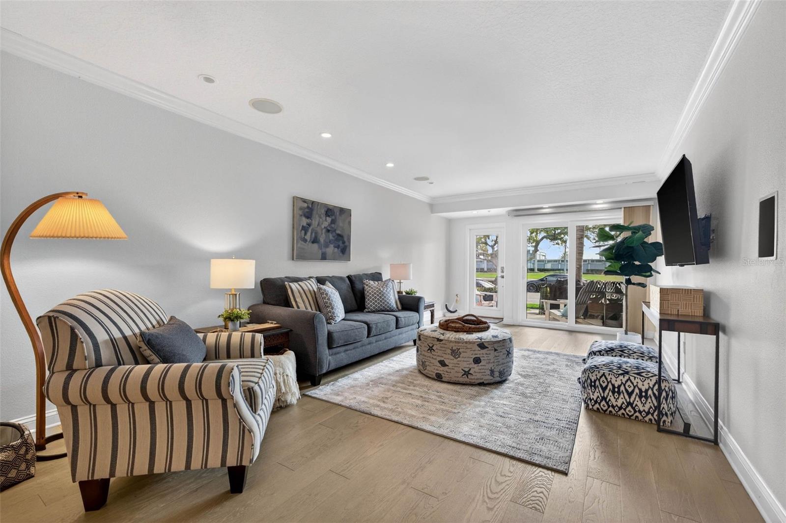 Image 5 of 26 For 922 Shore Drive Ne