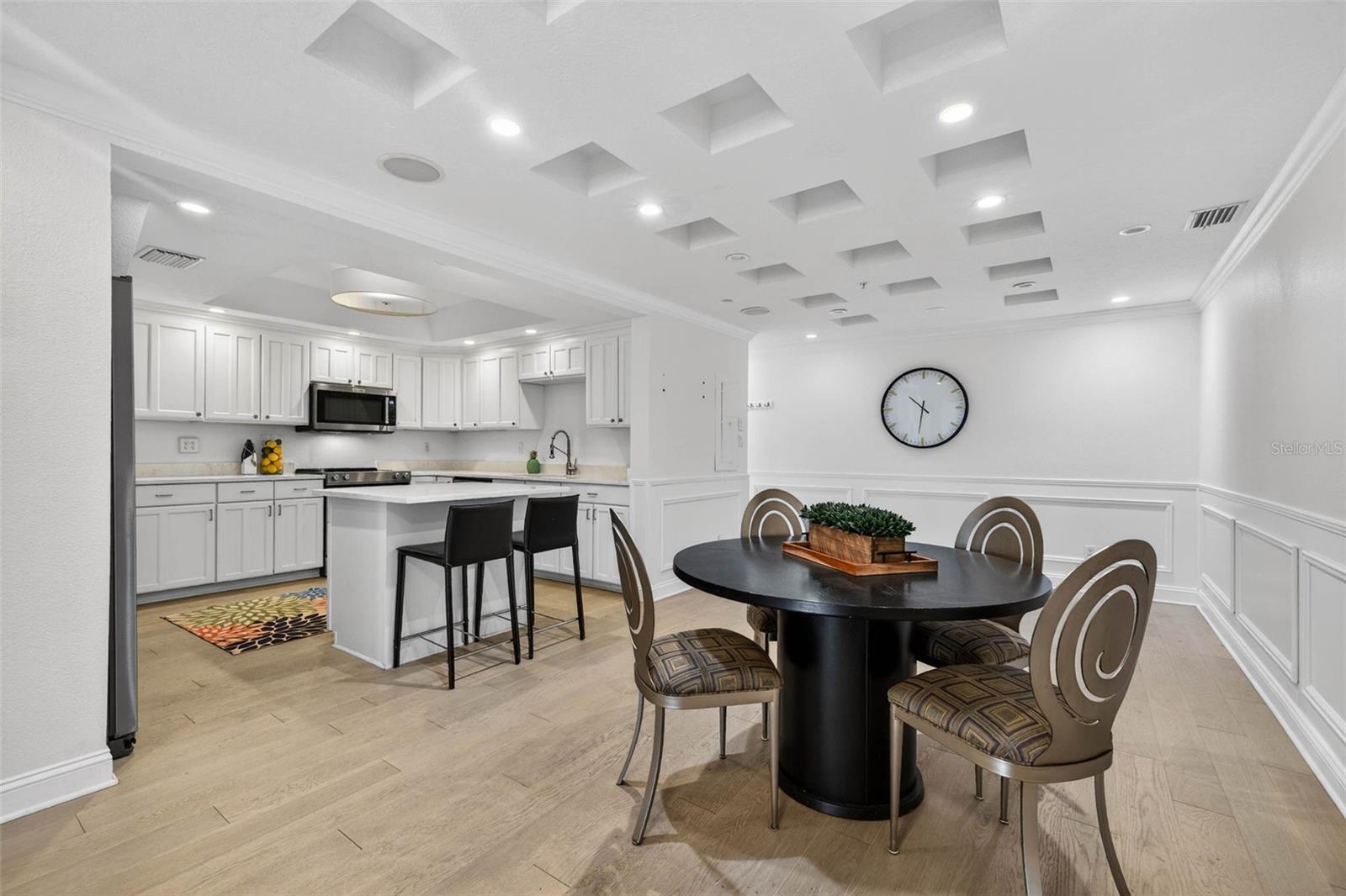 Image 7 of 26 For 922 Shore Drive Ne