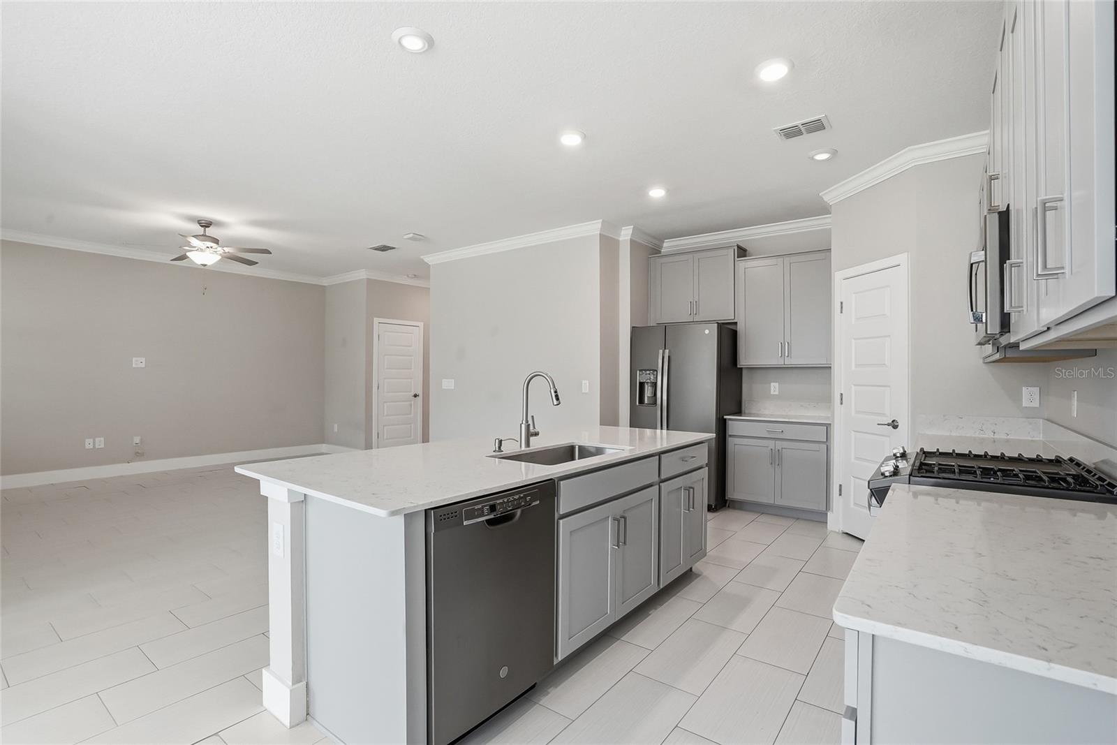 Image 10 of 61 For 8598 Campus Woods Way