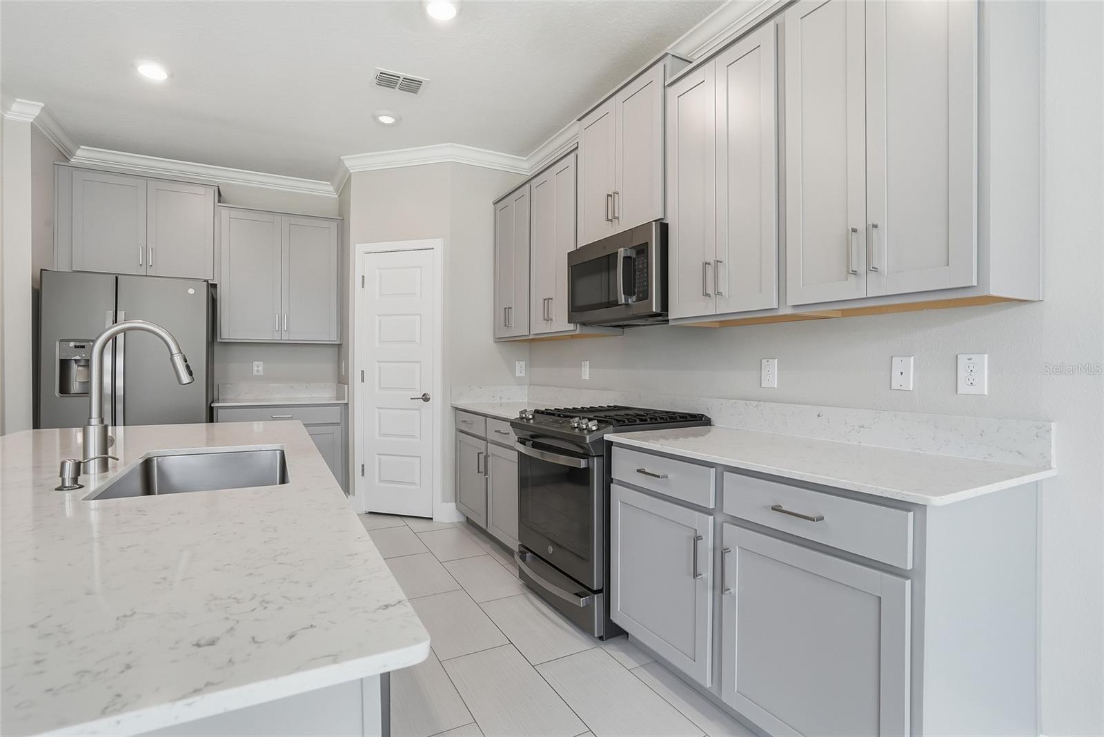 Image 12 of 61 For 8598 Campus Woods Way