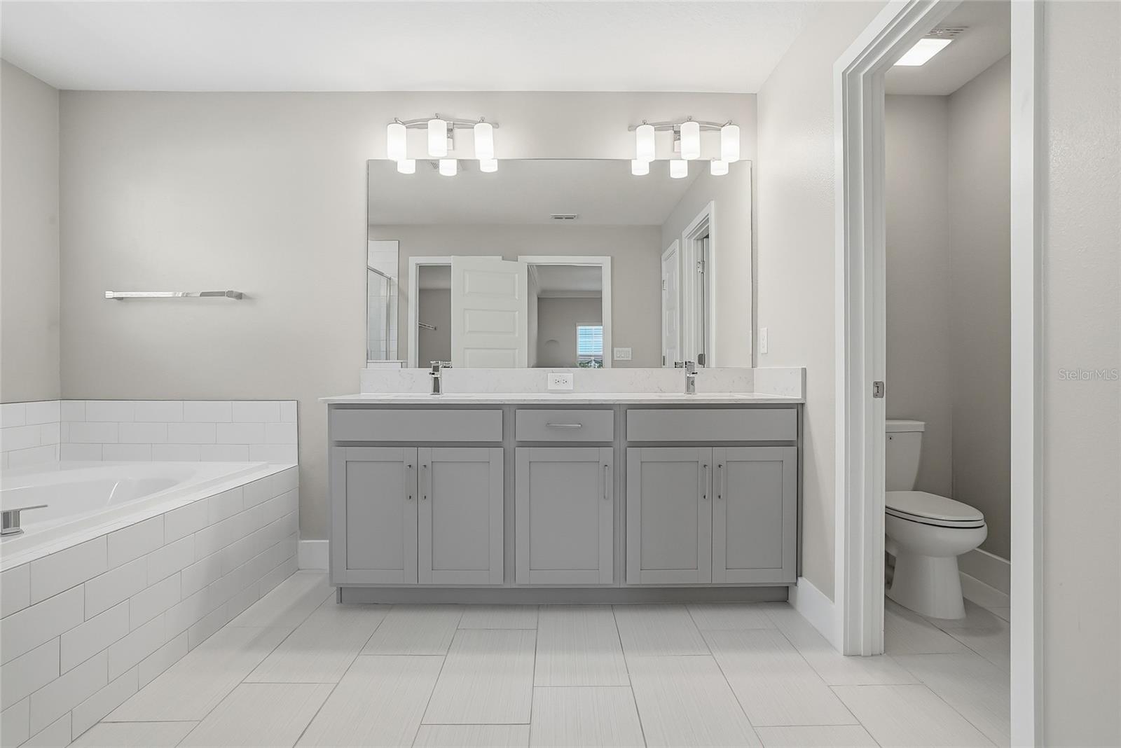 Image 35 of 61 For 8598 Campus Woods Way