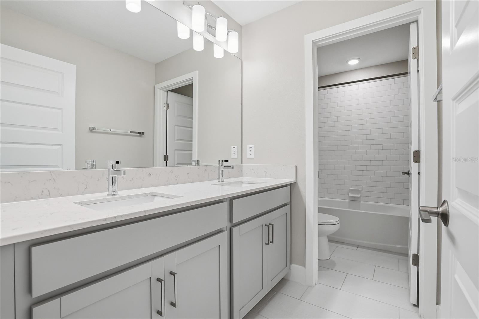 Image 38 of 61 For 8598 Campus Woods Way