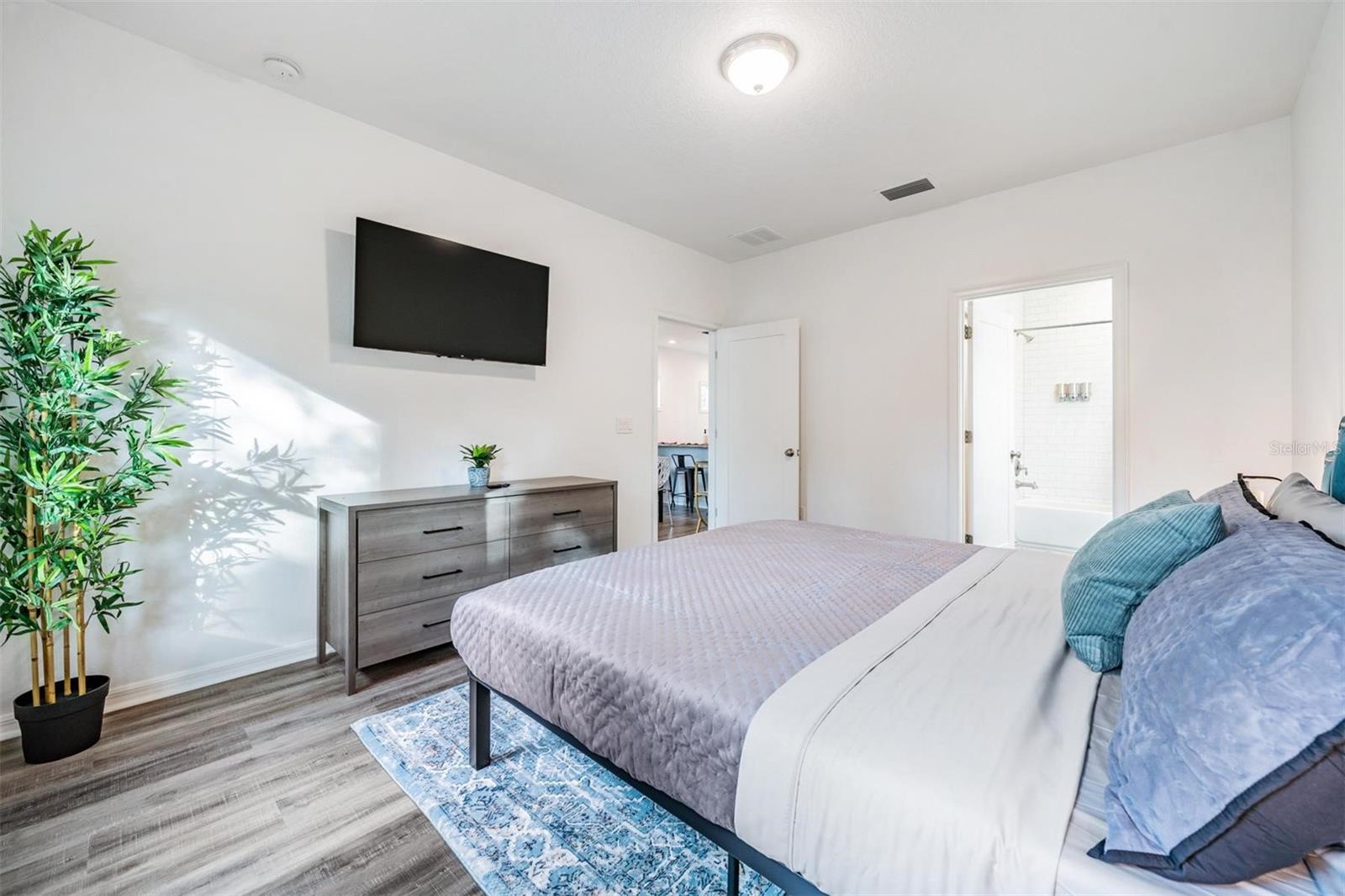 Image 22 of 36 For 2604 Highland Avenue B