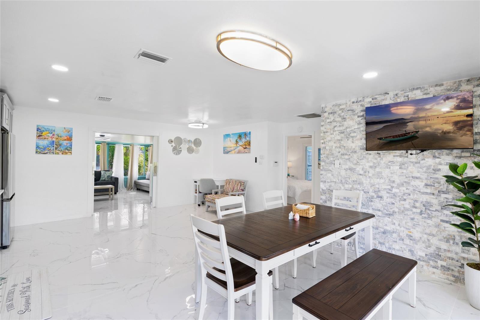 Image 10 of 70 For 8825 Oak Street