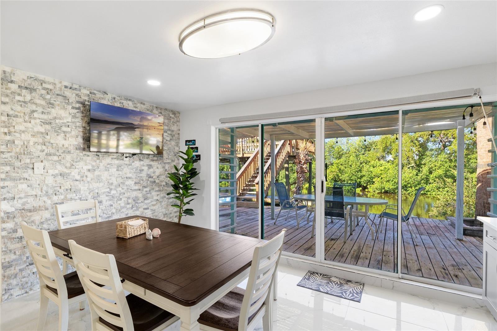 Image 11 of 70 For 8825 Oak Street