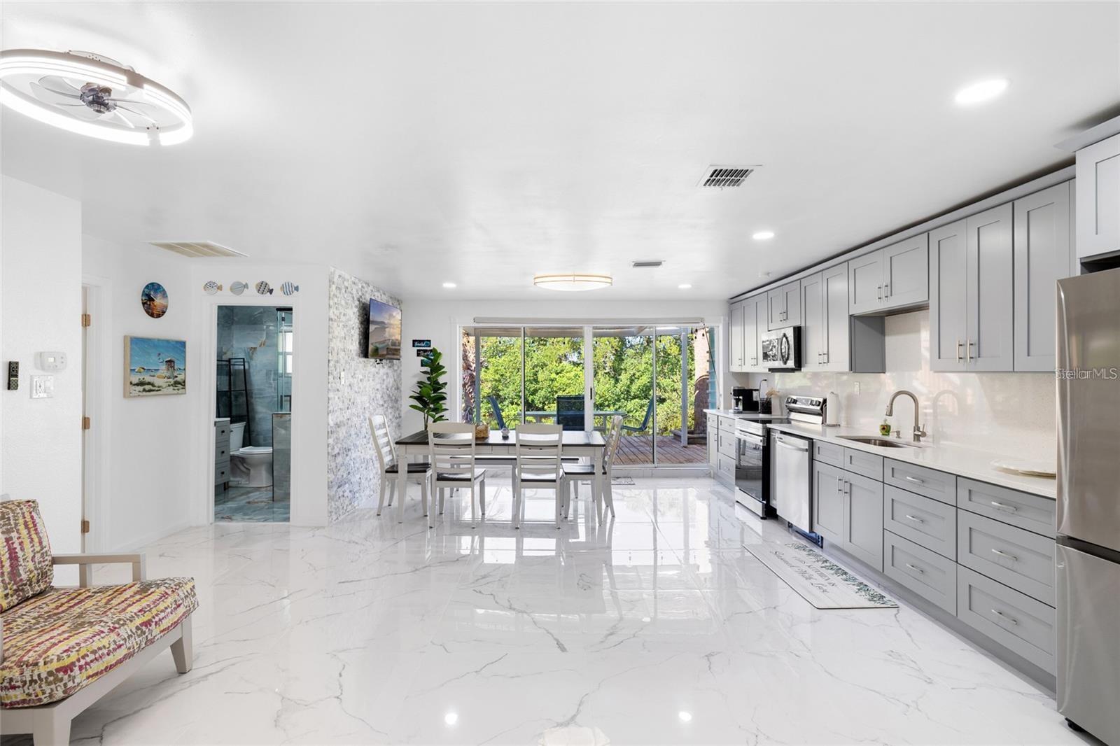 Image 15 of 70 For 8825 Oak Street