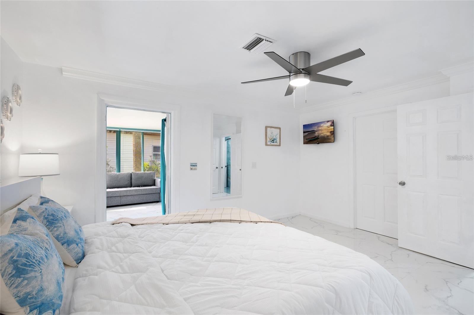 Image 20 of 70 For 8825 Oak Street