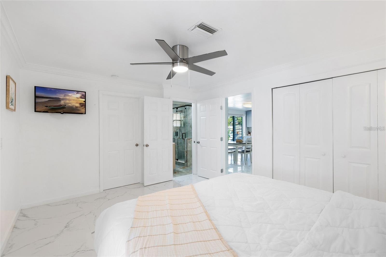 Image 21 of 70 For 8825 Oak Street