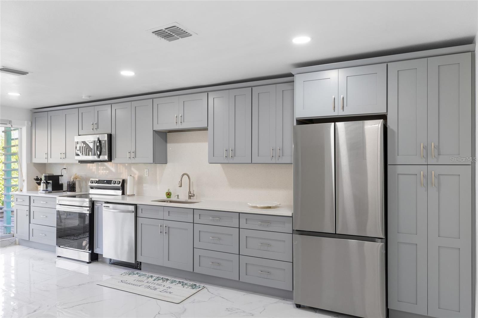 Image 5 of 70 For 8825 Oak Street