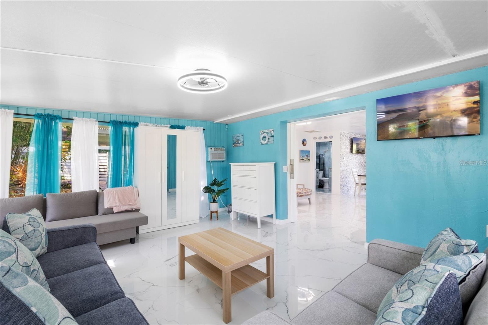 Image 6 of 70 For 8825 Oak Street