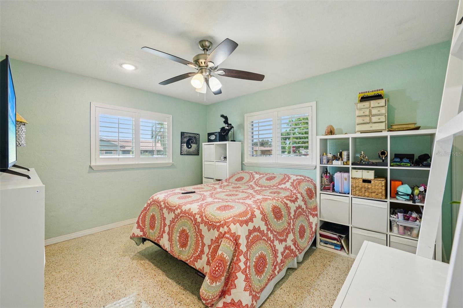 Image 17 of 36 For 6417 24th Avenue N