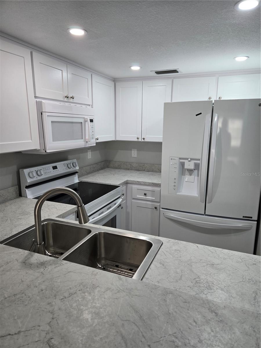 Image 3 of 6 For 4600 Marine Parkway 107