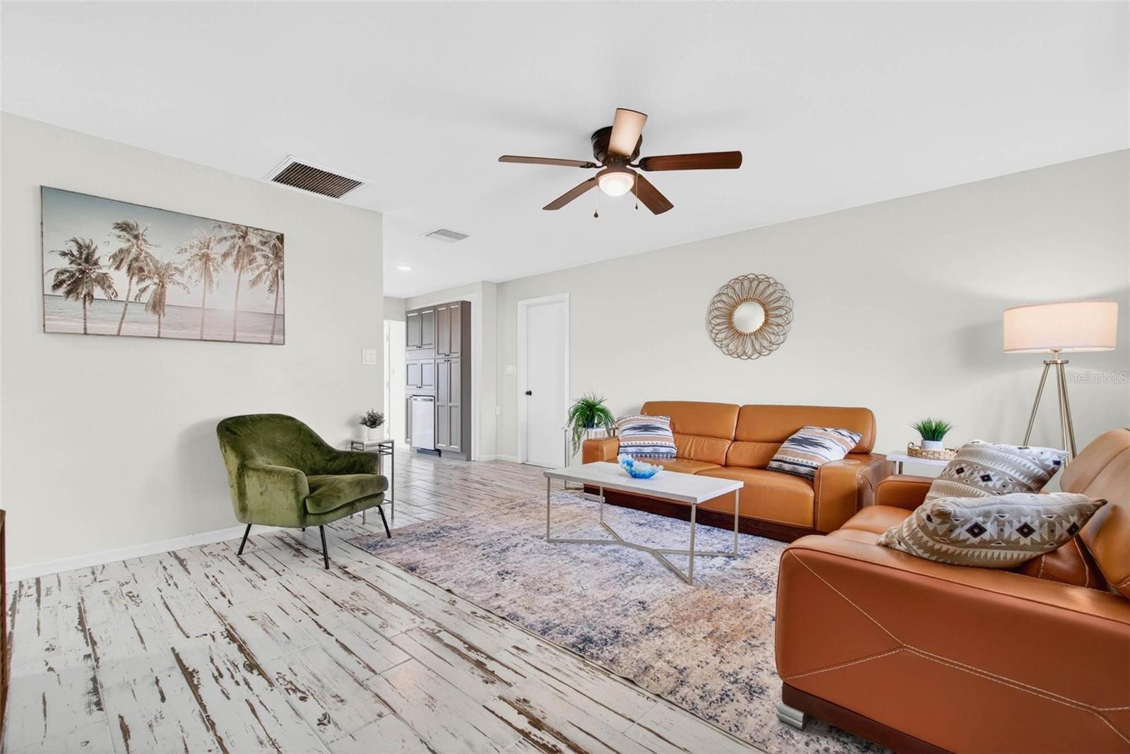 Image 4 of 32 For 14198 89th Avenue