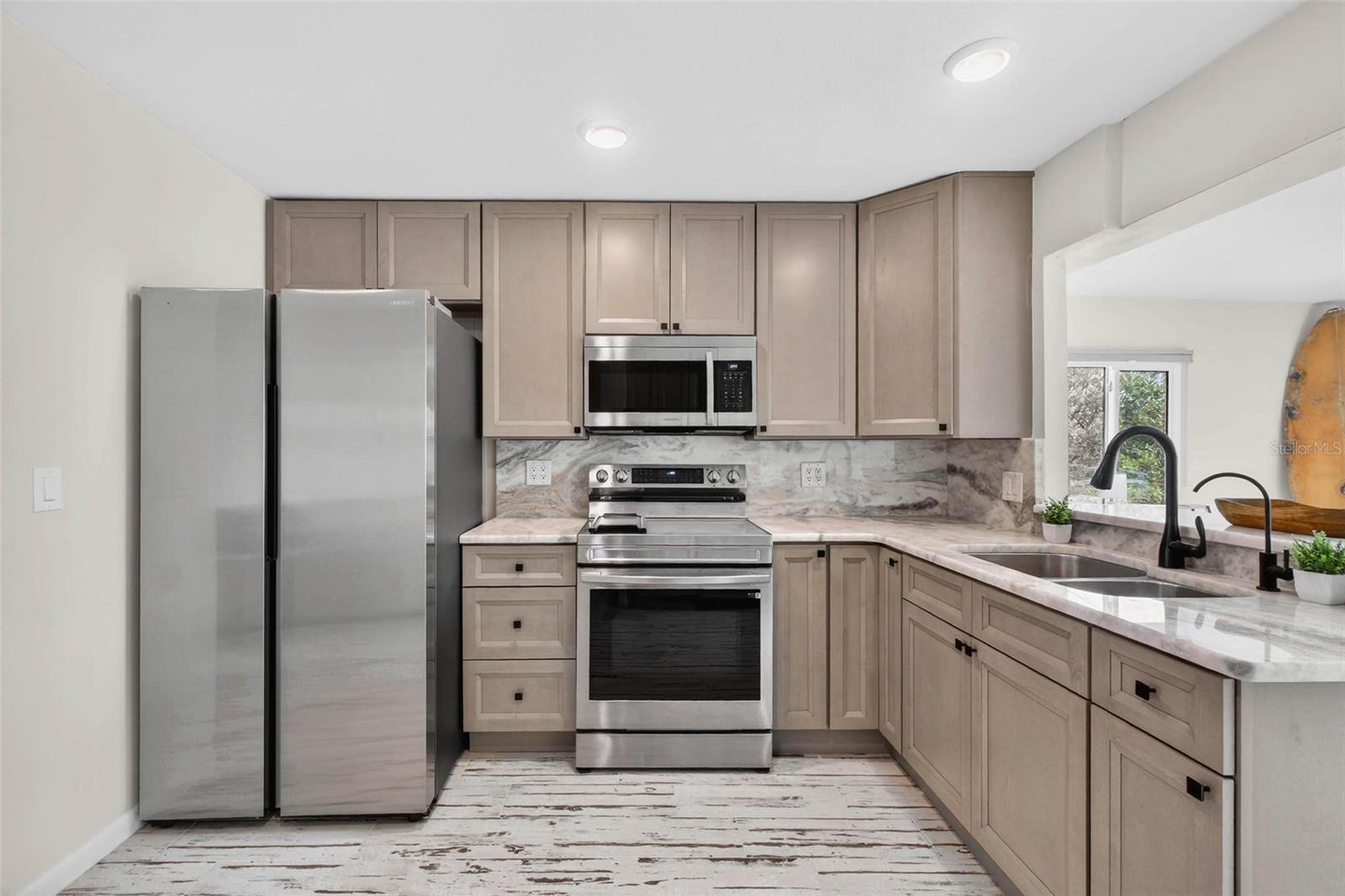 Image 8 of 32 For 14198 89th Avenue