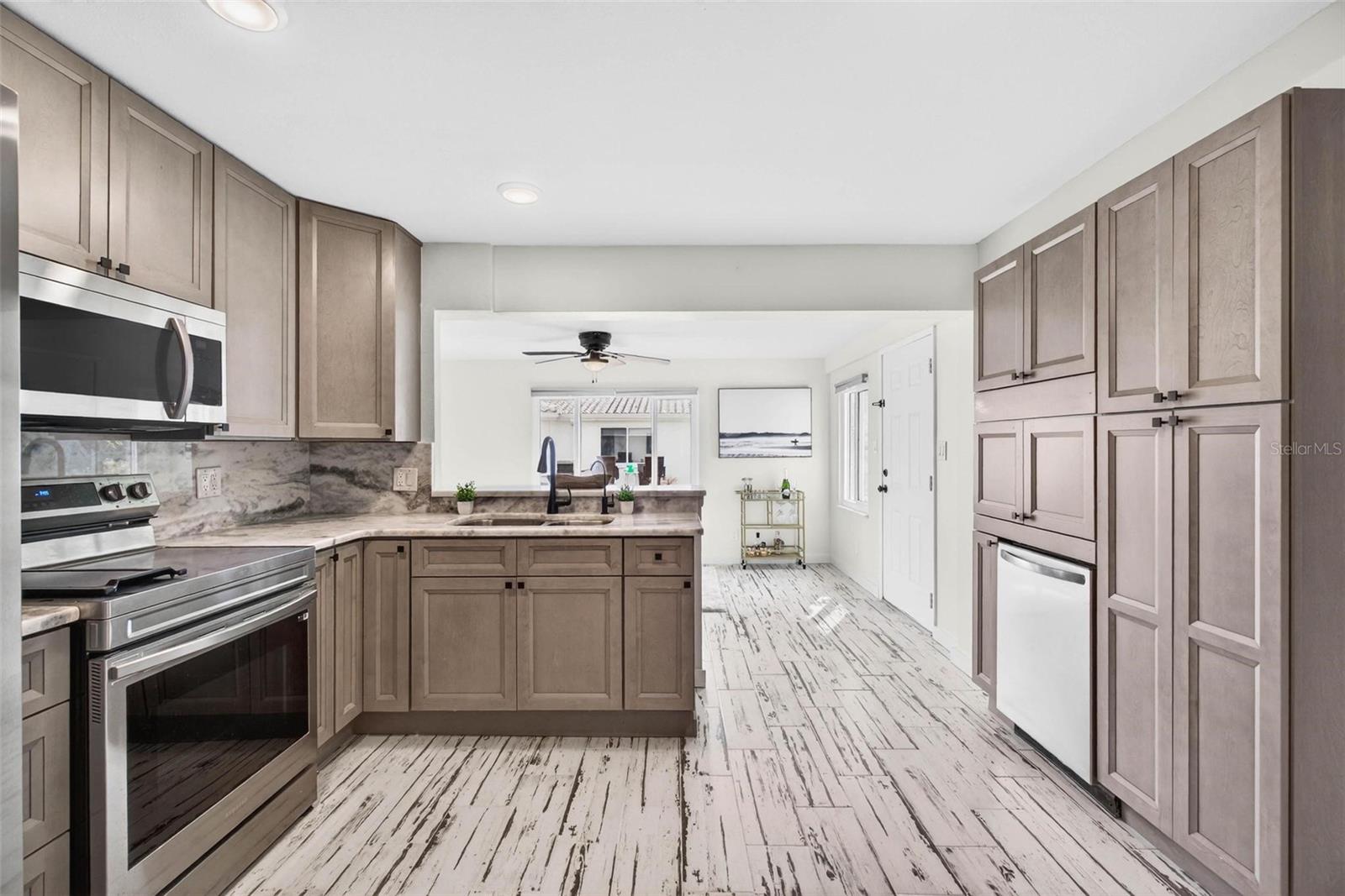 Image 9 of 32 For 14198 89th Avenue