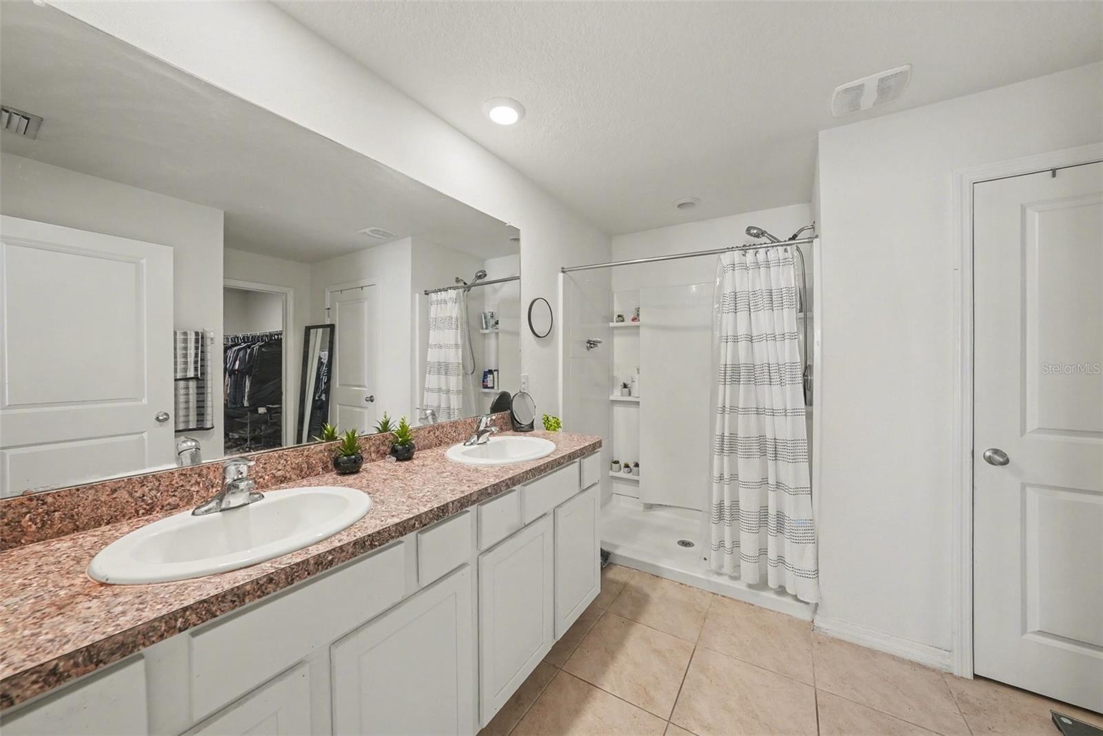 Image 23 of 33 For 7980 Broad Pointe Drive