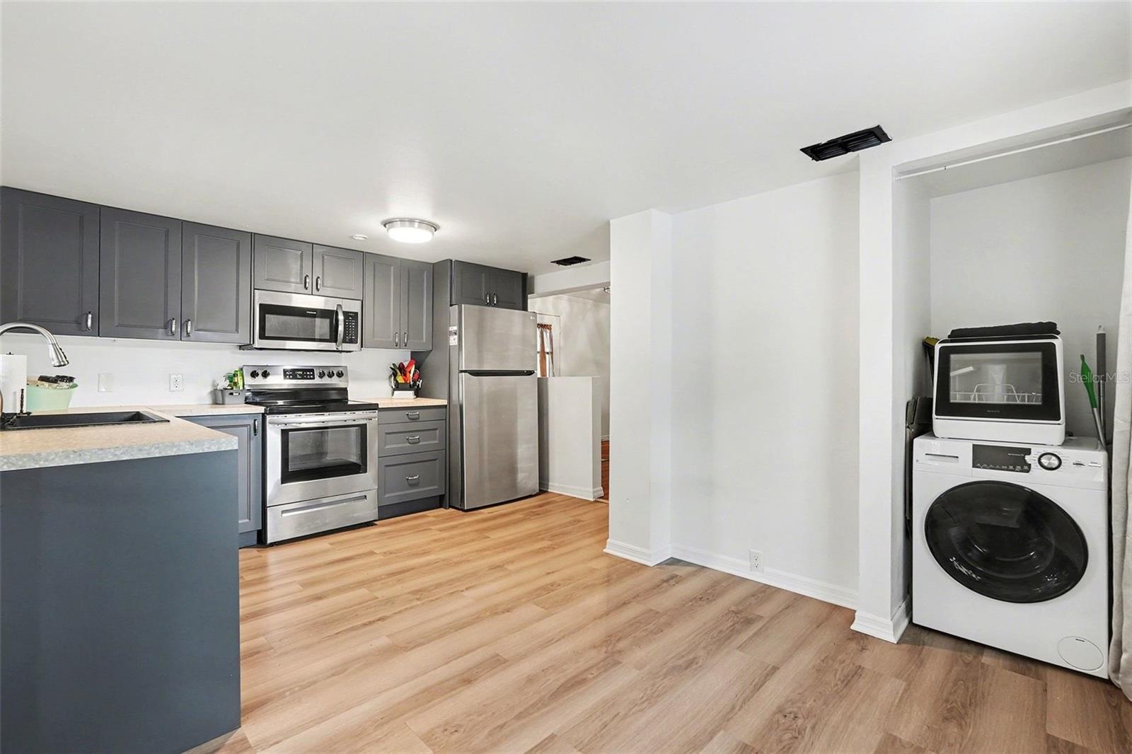 Image 7 of 26 For 6305 Macdill Avenue