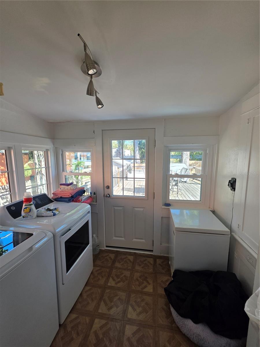 Image 14 of 25 For 1568 Drew Street