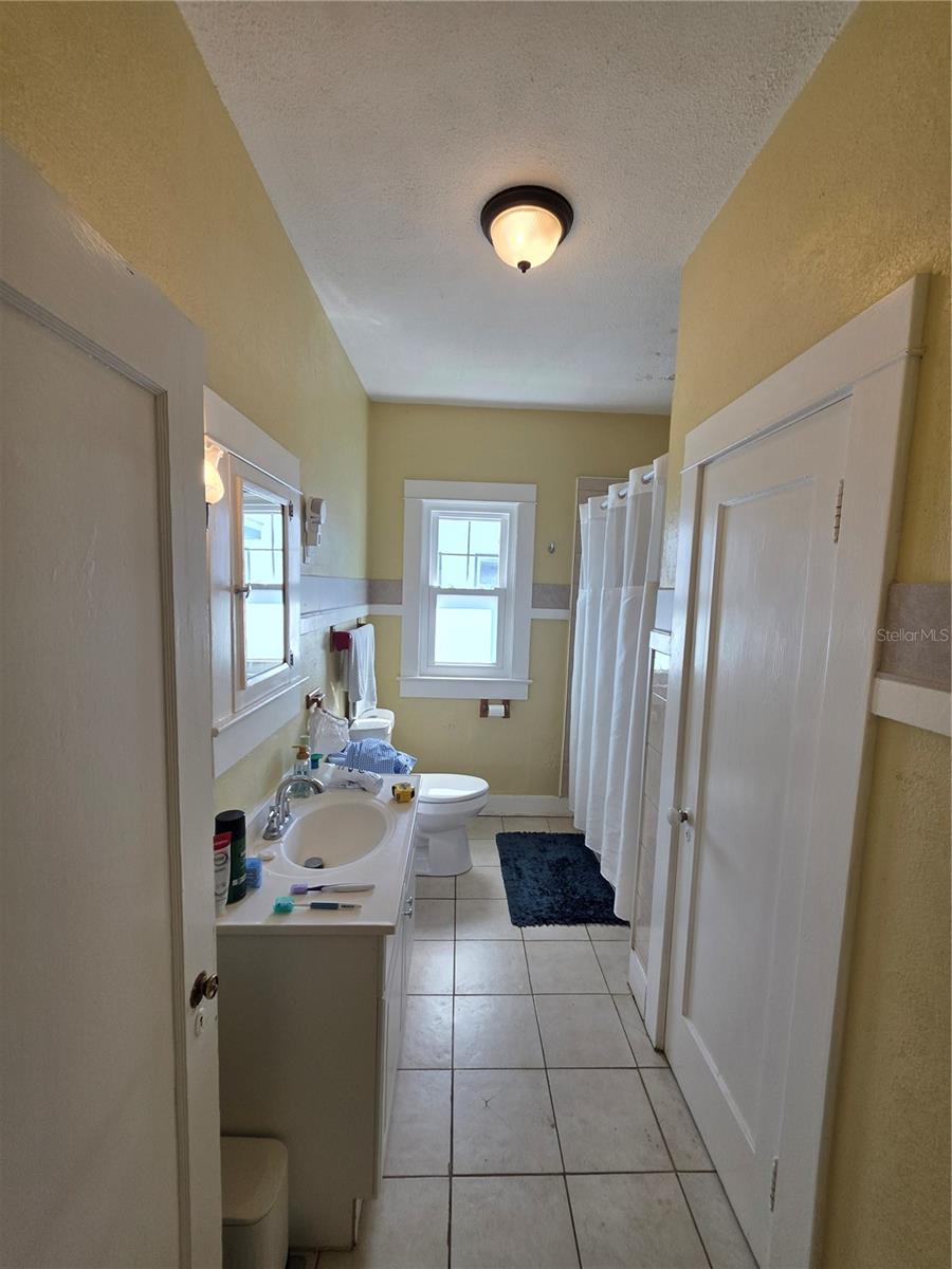 Image 17 of 25 For 1568 Drew Street