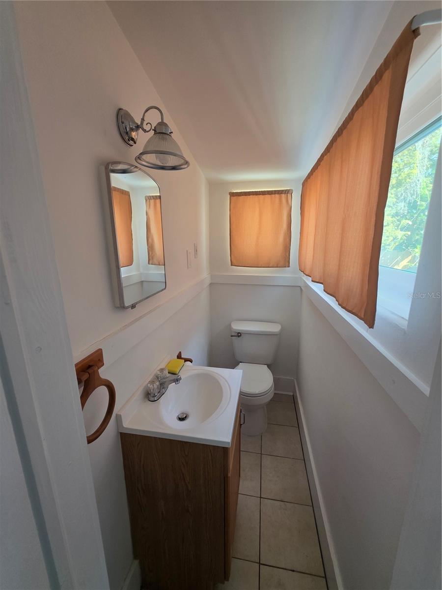 Image 22 of 25 For 1568 Drew Street