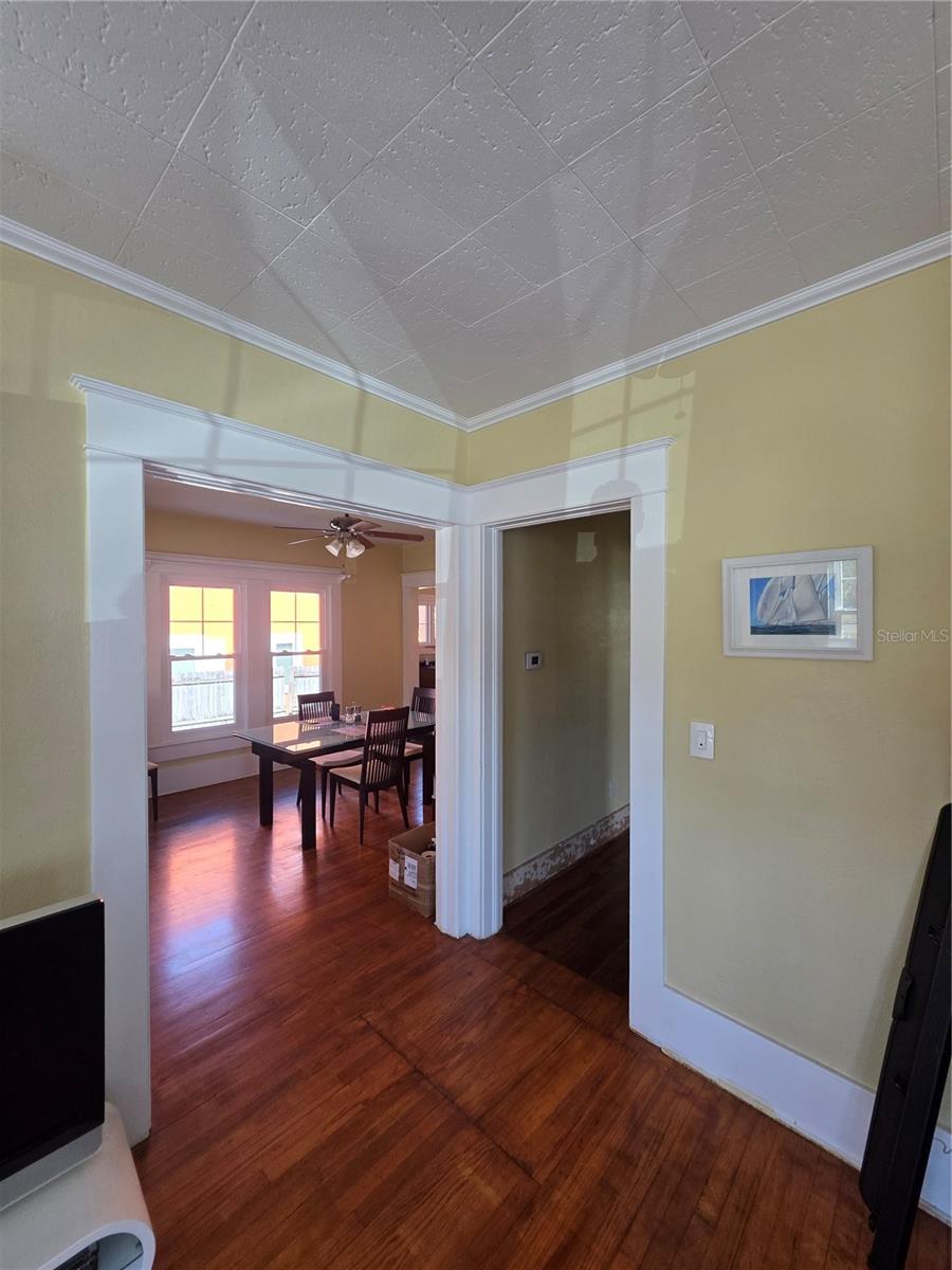 Image 9 of 25 For 1568 Drew Street