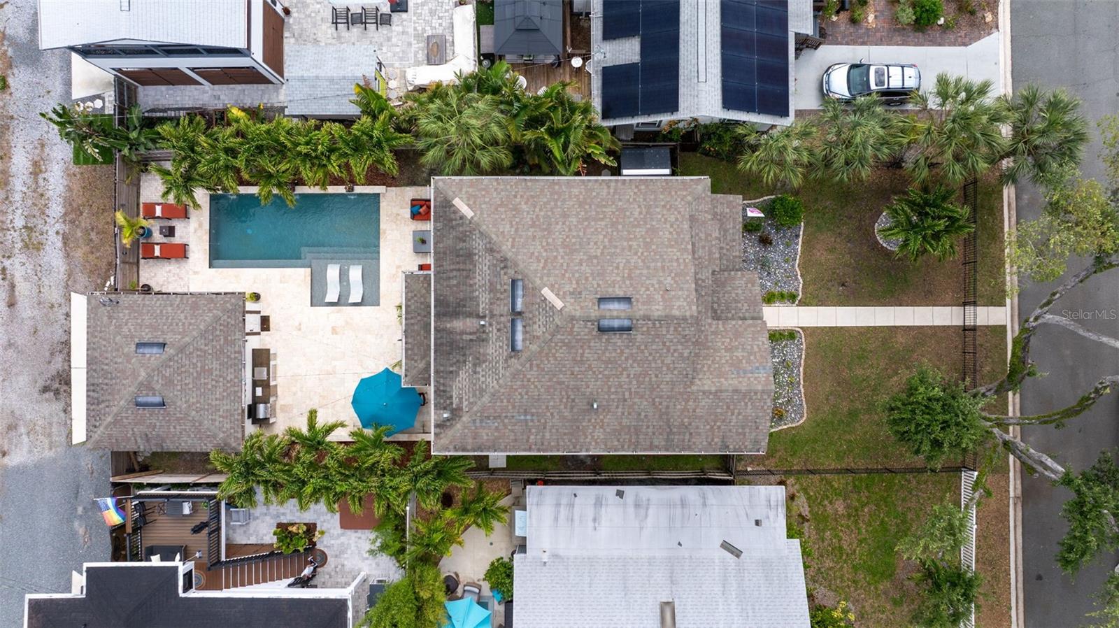 Listing photo id 11 for 521 12th Avenue S