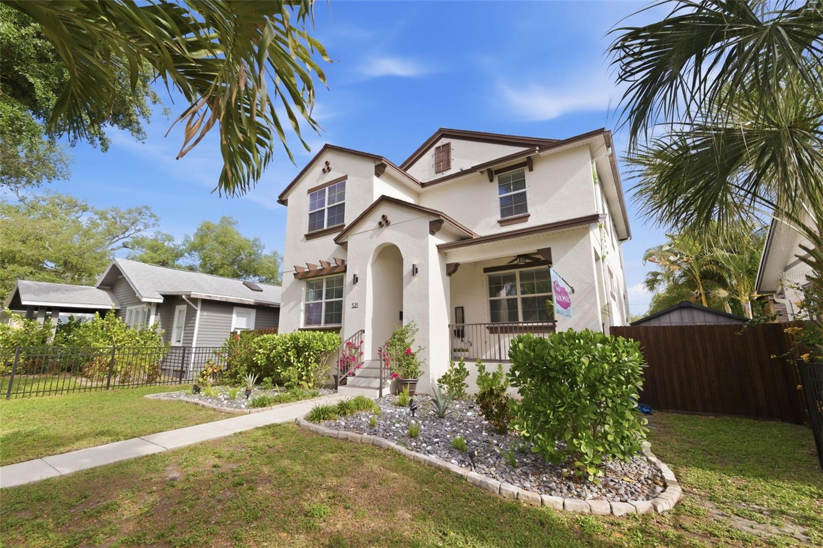 Listing photo id 14 for 521 12th Avenue S