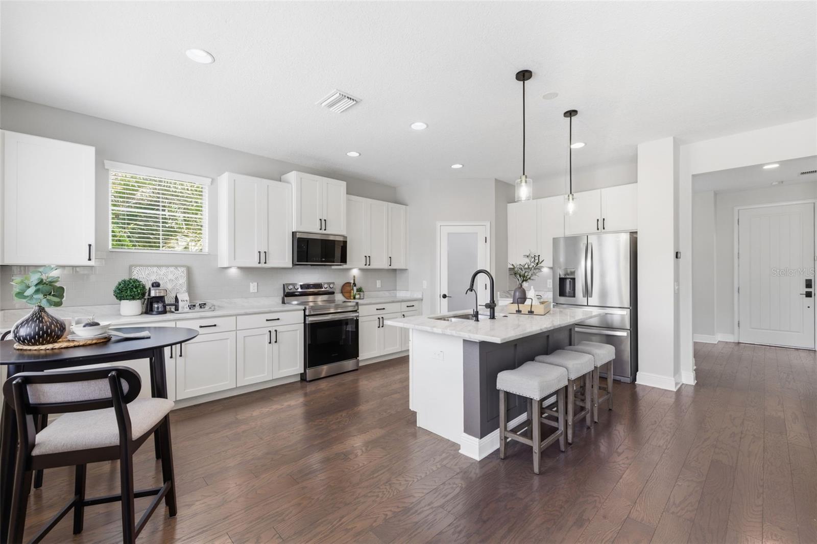 Listing photo id 23 for 521 12th Avenue S