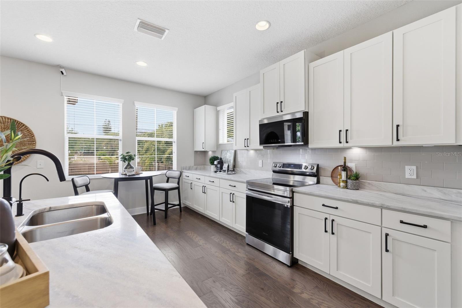 Listing photo id 24 for 521 12th Avenue S