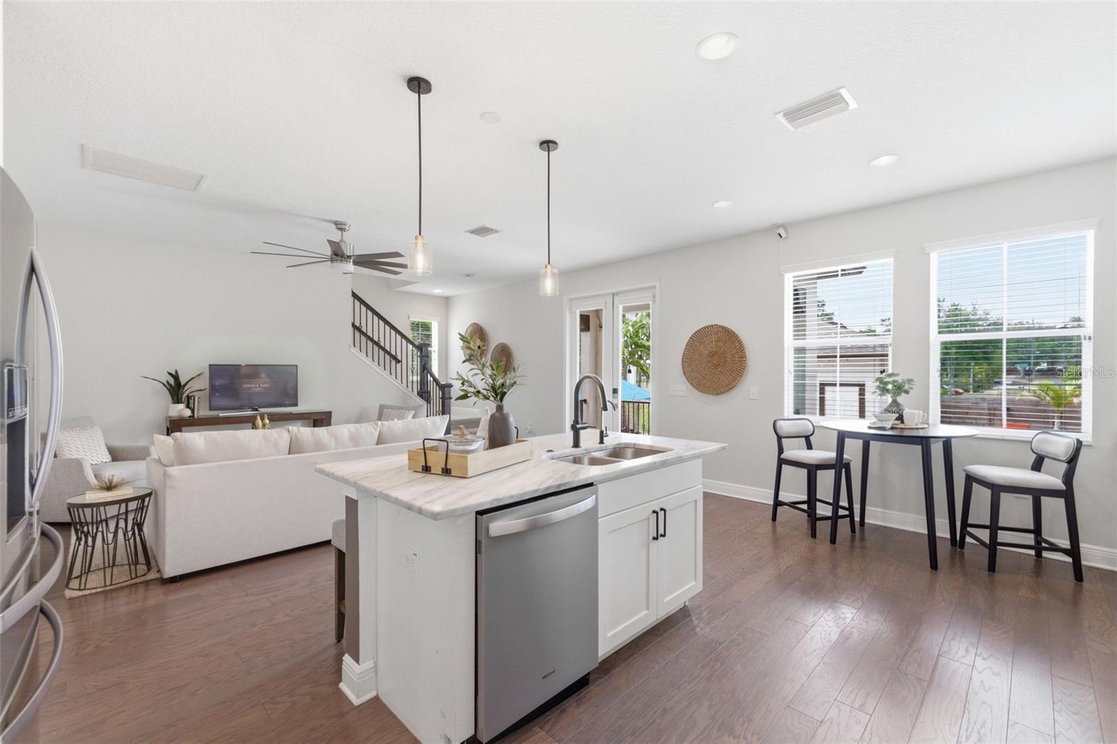 Listing photo id 25 for 521 12th Avenue S