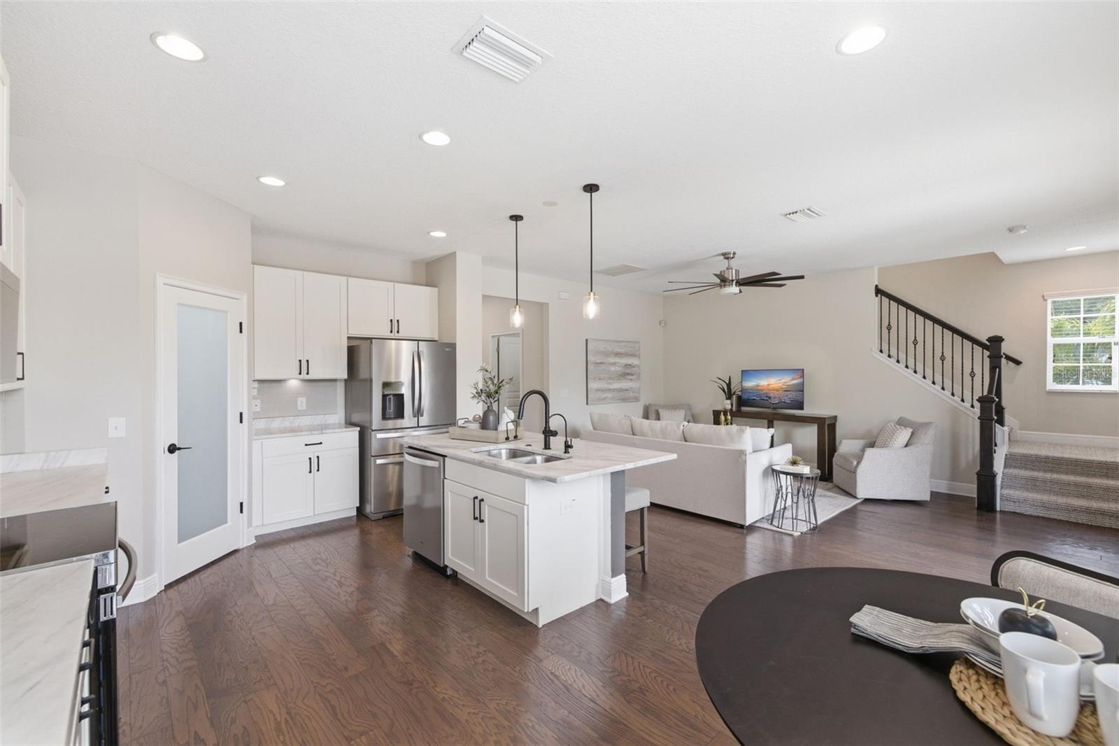 Listing photo id 26 for 521 12th Avenue S