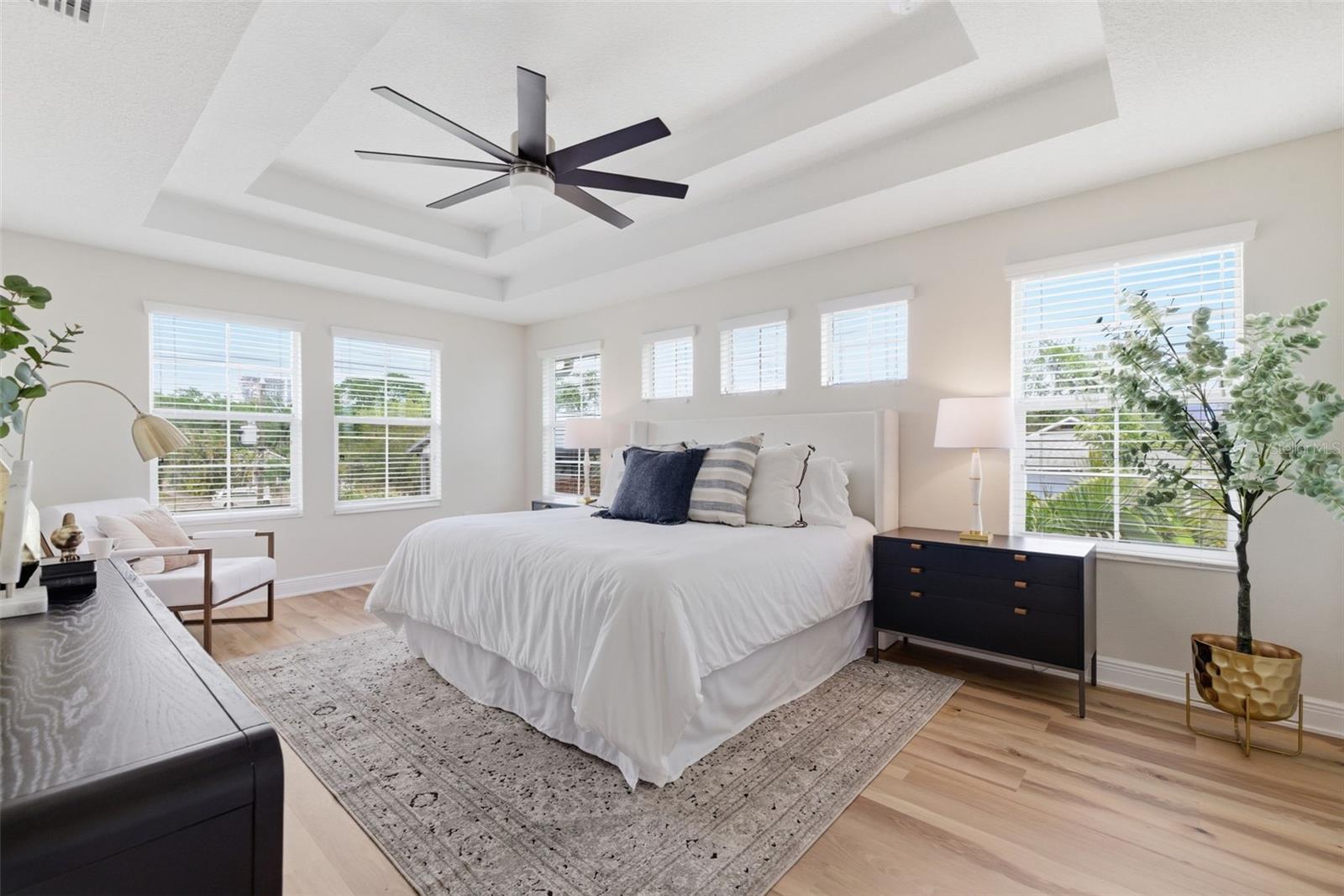 Listing photo id 30 for 521 12th Avenue S