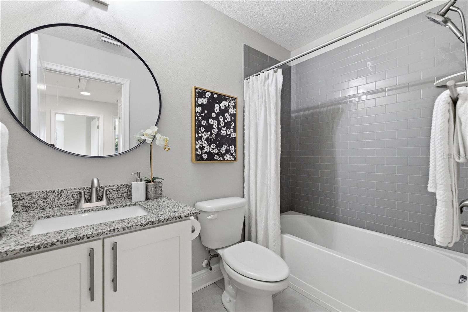 Listing photo id 36 for 521 12th Avenue S