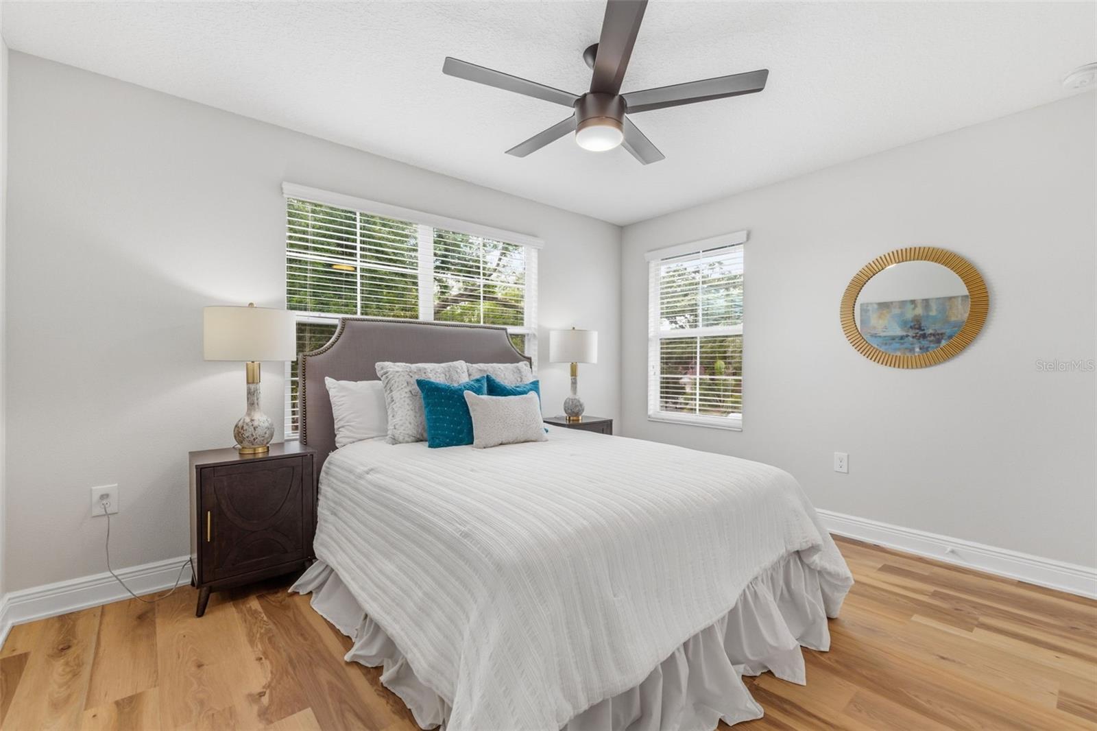 Listing photo id 37 for 521 12th Avenue S