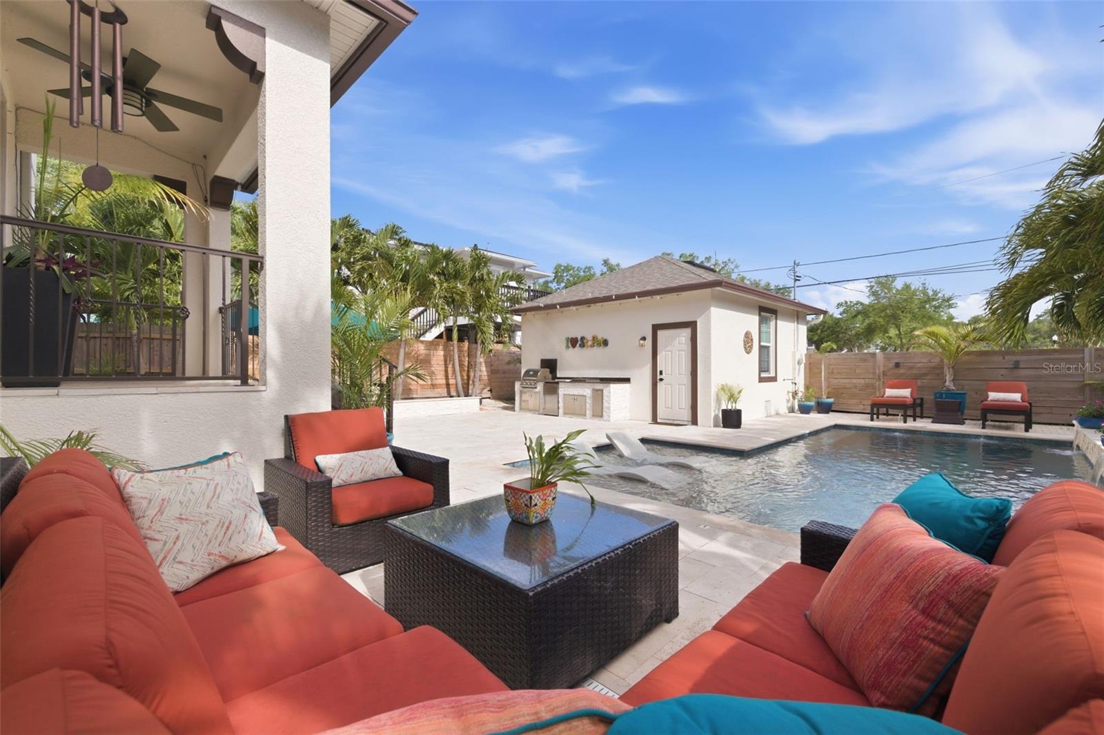 Listing photo id 40 for 521 12th Avenue S