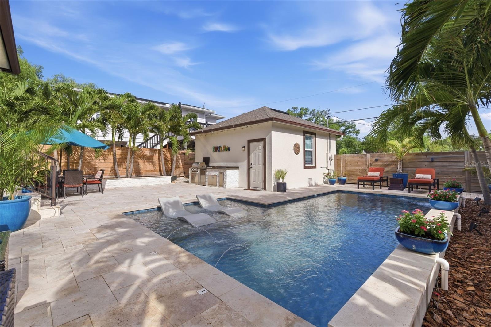 Listing photo id 41 for 521 12th Avenue S