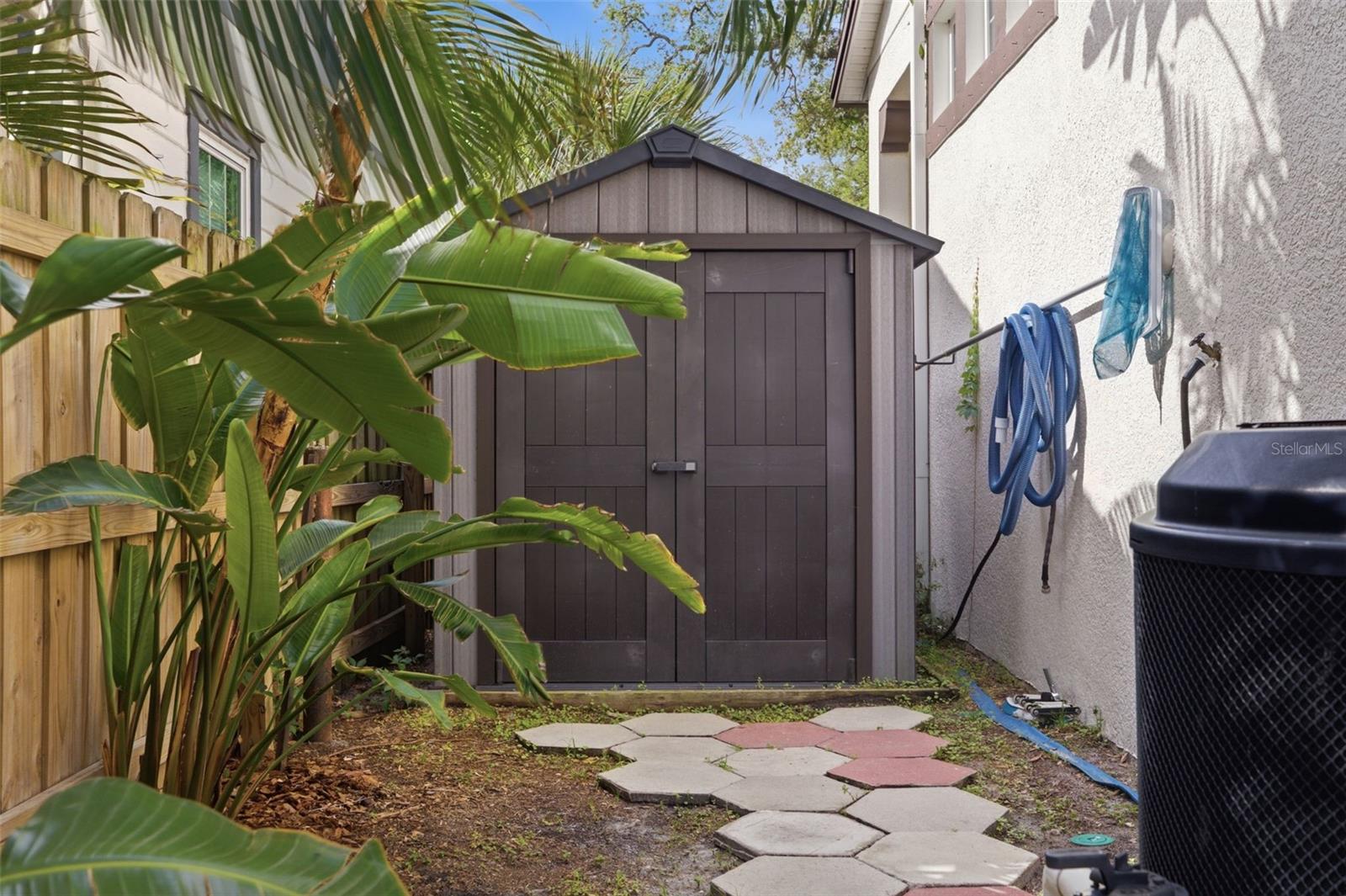 Listing photo id 48 for 521 12th Avenue S