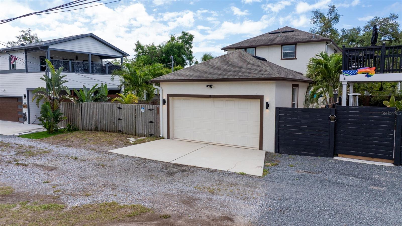 Listing photo id 51 for 521 12th Avenue S