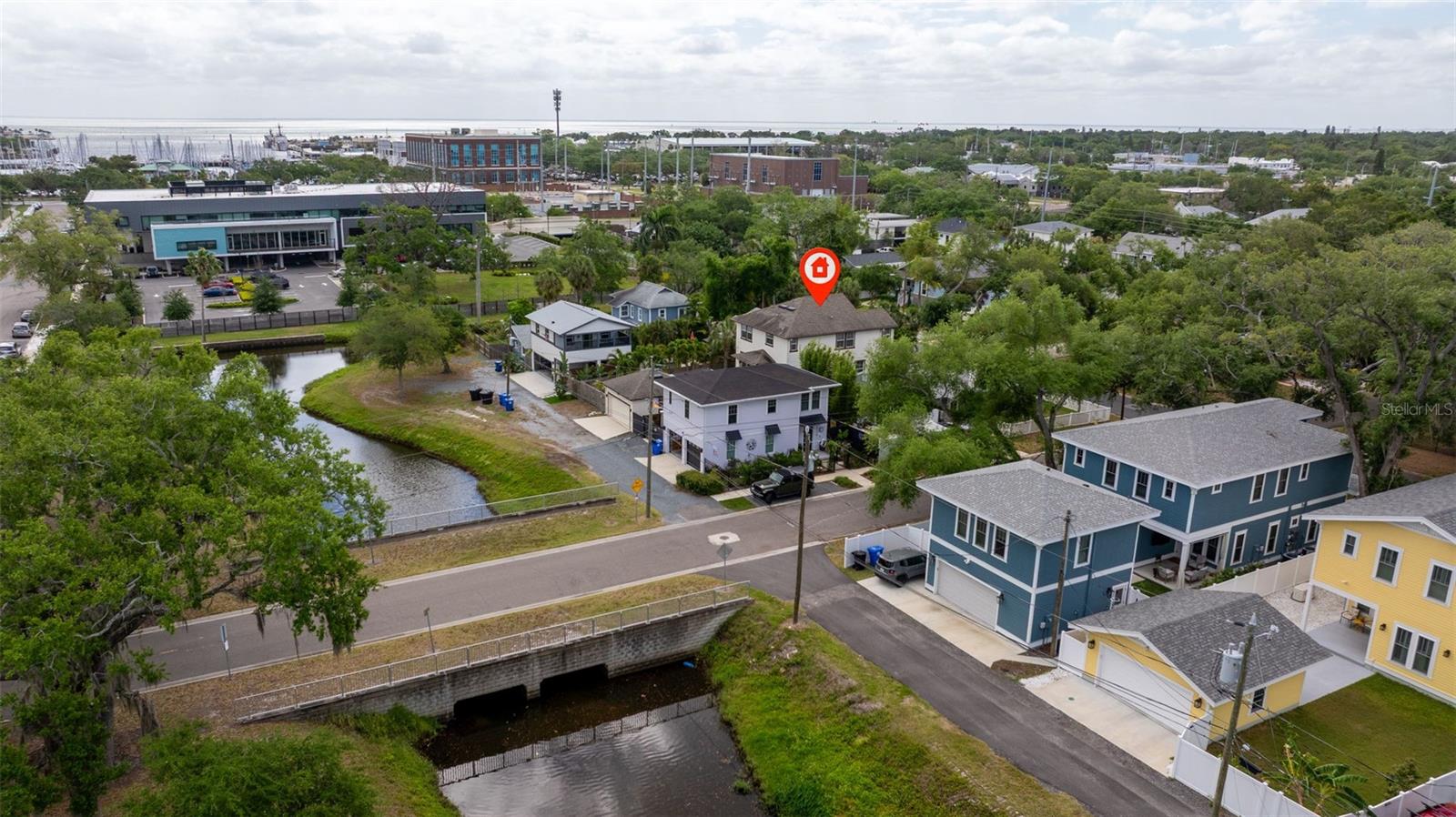 Listing photo id 53 for 521 12th Avenue S